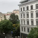 Nice Private Room In Wien Center